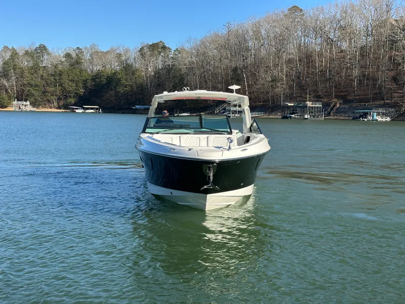 Slide: The Image of Sea Ray 400 SLX 2024 - 6