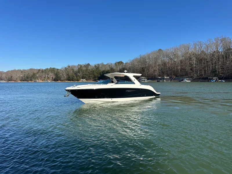 Slide: The Image of Sea Ray 400 SLX 2024 - 8