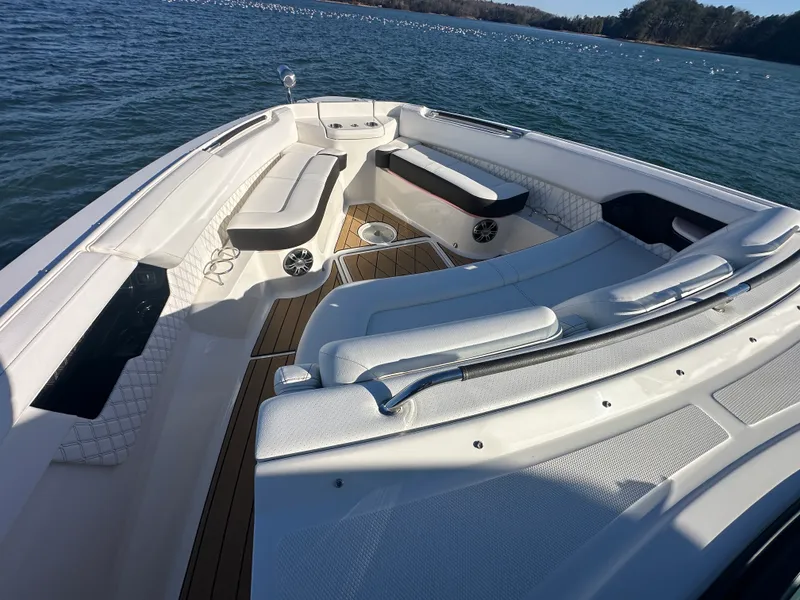 Slide: The Image of Sea Ray 400 SLX 2024 - 9