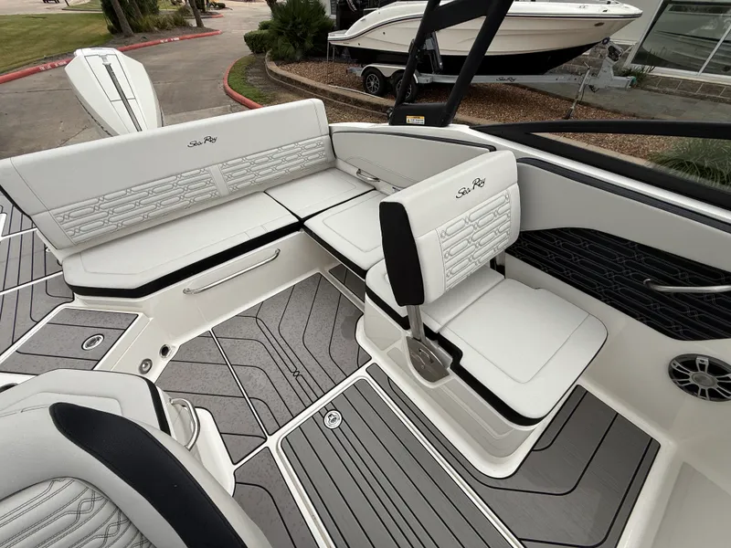 Slide: The Image of Sea Ray 210 SPX Outboard 2024 - 11