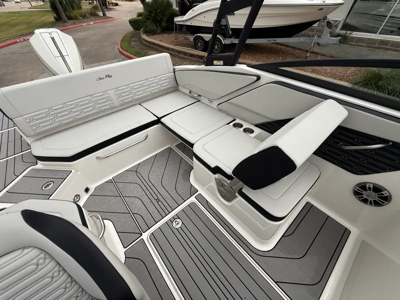 Slide: The Image of Sea Ray 210 SPX Outboard 2024 - 12