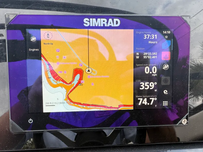 Slide: The Image of Sea Ray 210 SPX Outboard 2024 - 17