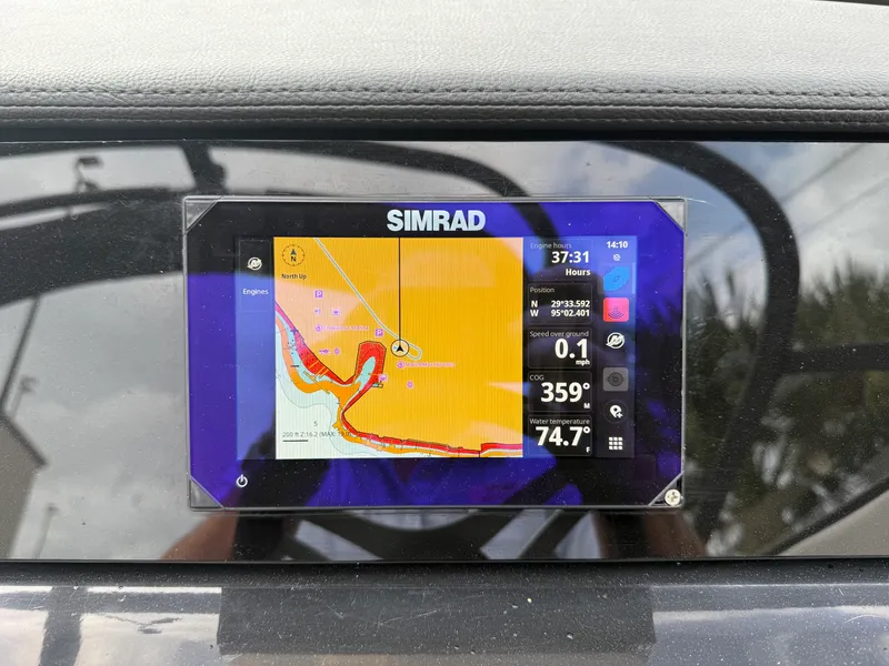 Slide: The Image of Sea Ray 210 SPX Outboard 2024 - 18