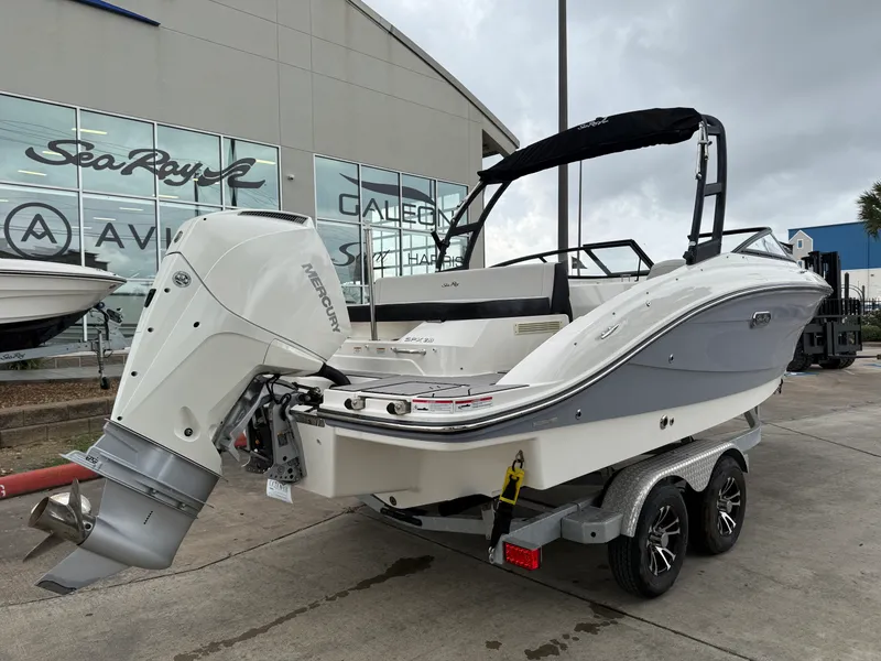 Slide: The Image of Sea Ray 210 SPX Outboard 2024 - 3