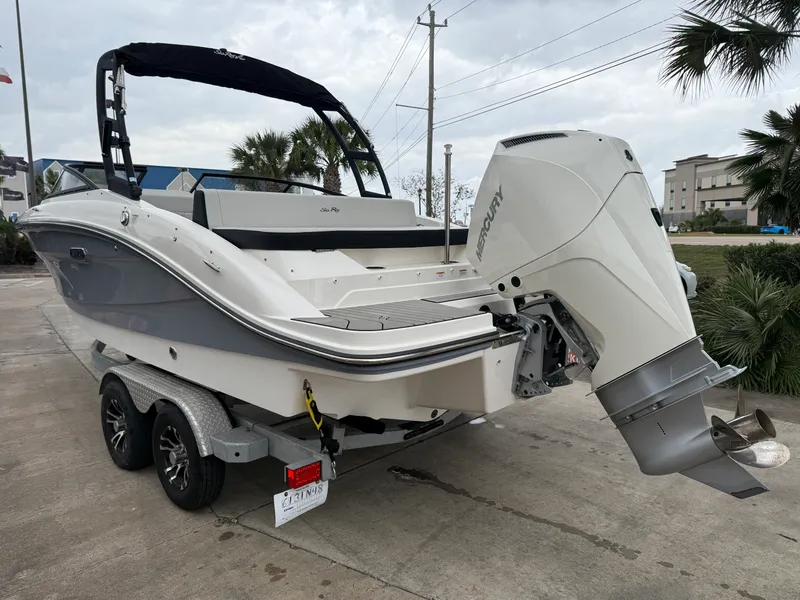 Slide: The Image of Sea Ray 210 SPX Outboard 2024 - 4