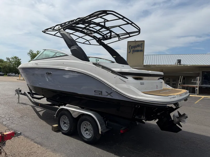 Slide: The Image of Sea Ray SLX 260 2026 - 3