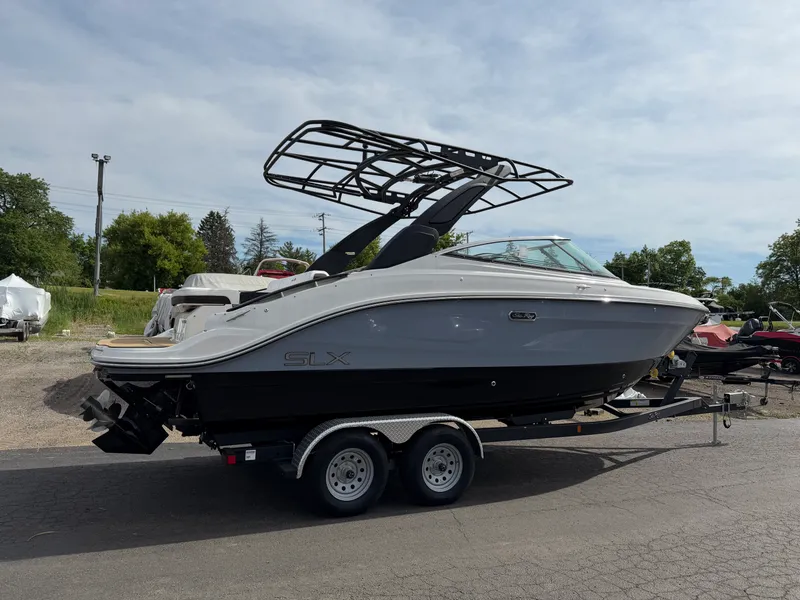 Slide: The Image of Sea Ray SLX 260 2026 - 1