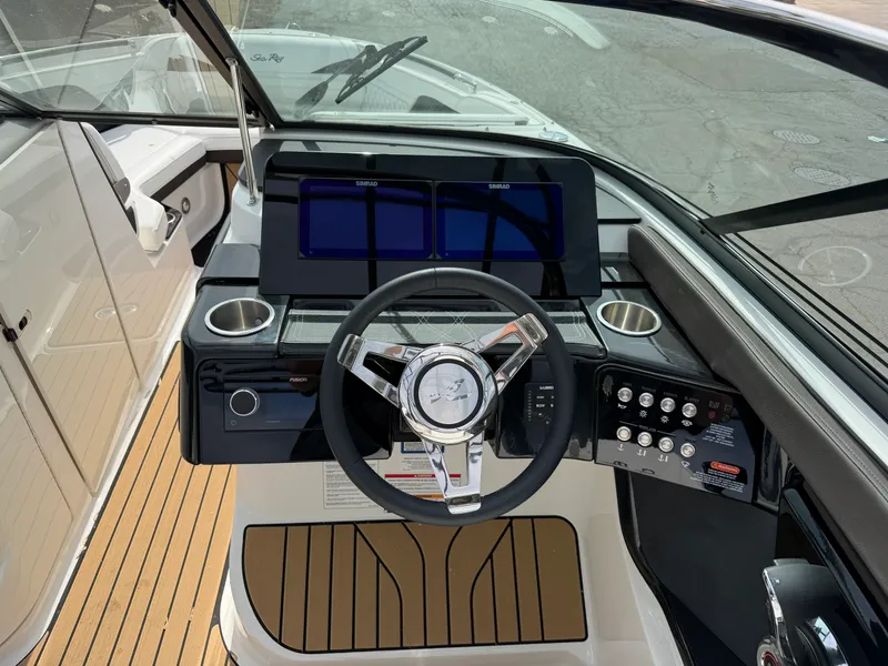 Slide: The Image of Sea Ray SLX 260 2026 - 10