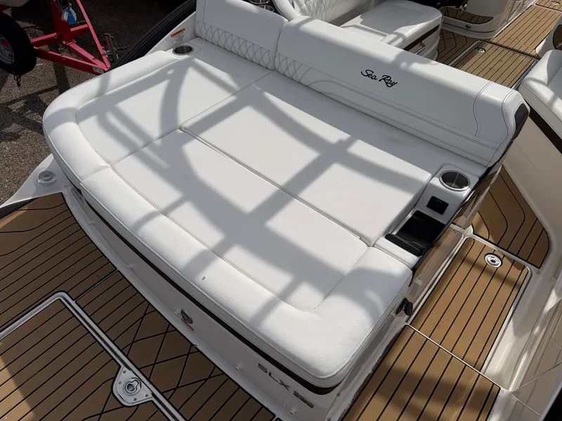 Slide: The Image of Sea Ray SLX 260 2026 - 5
