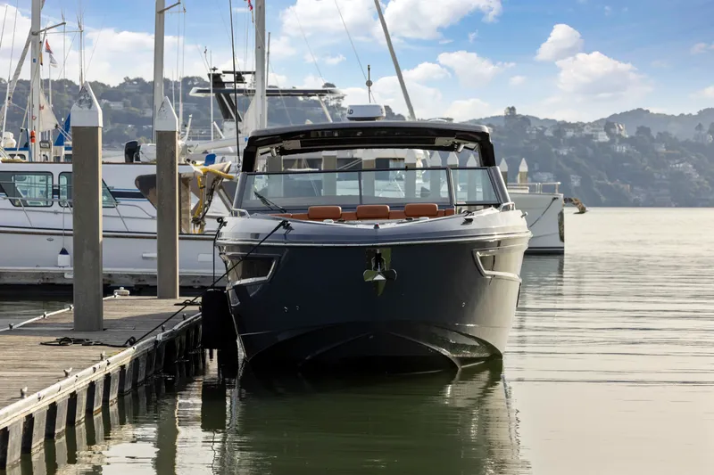 Slide: The Image of Cruisers 38 GLS 2022 - 3