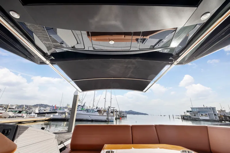 Slide: The Image of Cruisers 38 GLS 2022 - 32