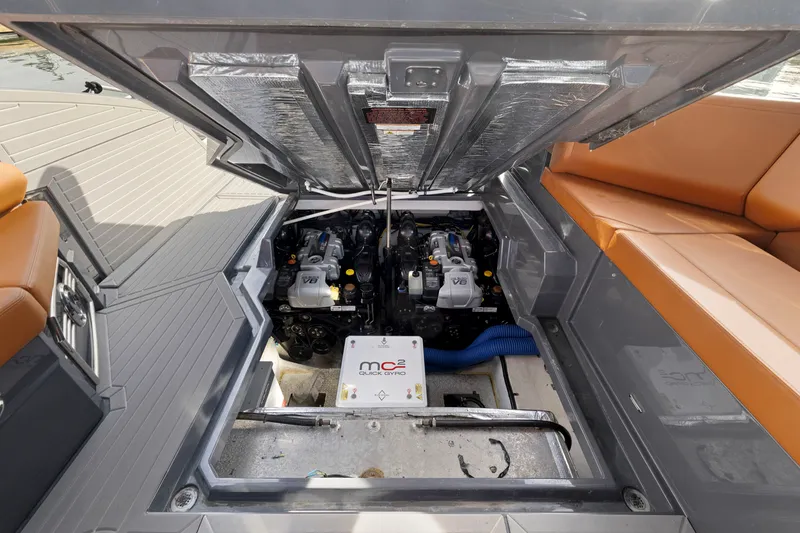 Slide: The Image of Cruisers 38 GLS 2022 - 37