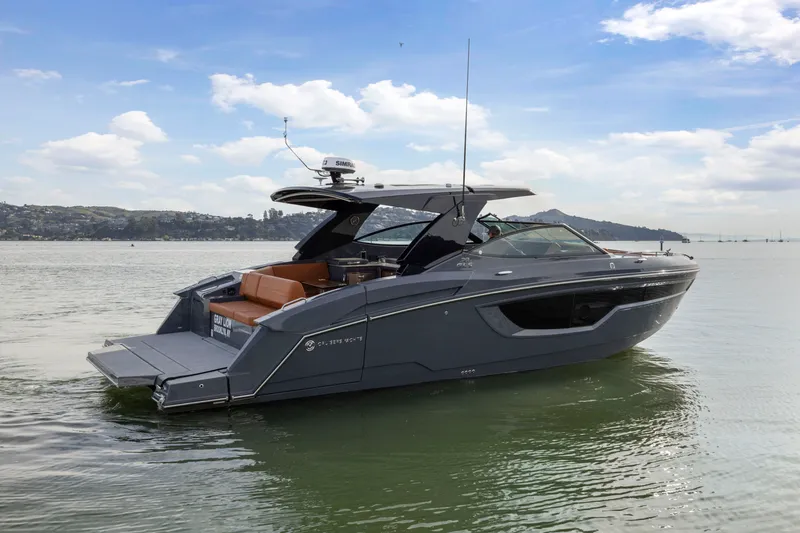 Slide: The Image of Cruisers 38 GLS 2022 - 45