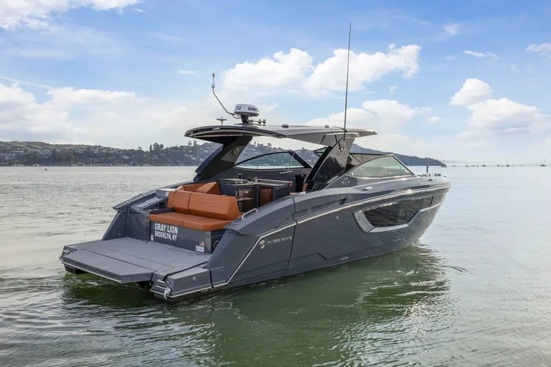 Slide: The Image of Cruisers 38 GLS 2022 - 46