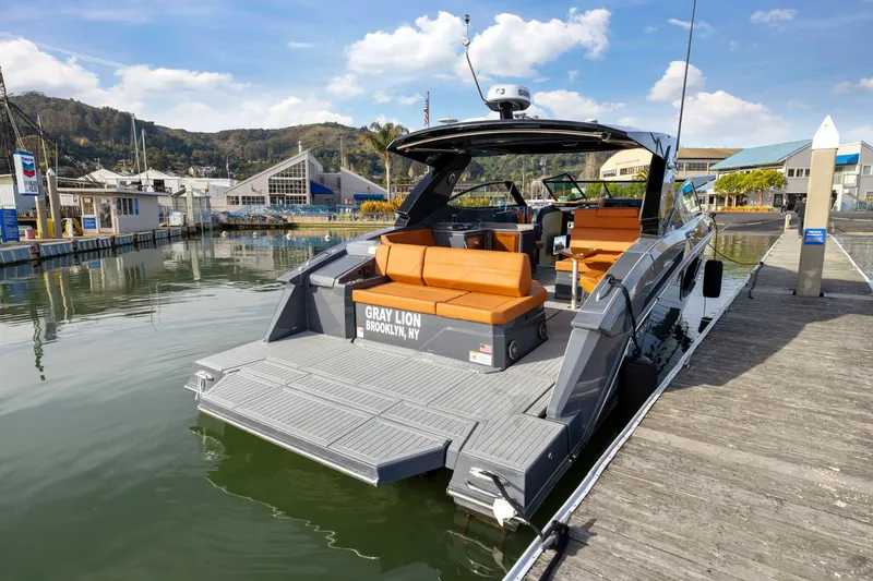 Slide: The Image of Cruisers 38 GLS 2022 - 5