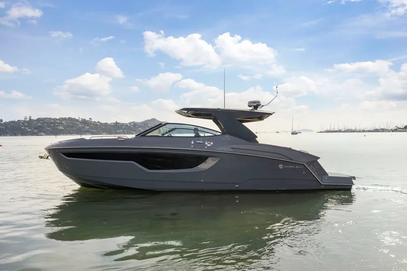 Slide: The Image of Cruisers 38 GLS 2022 - 52