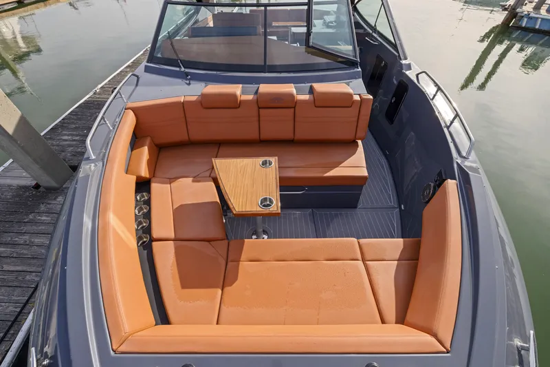 Slide: The Image of Cruisers Yachts 38 GLS 2022 - 21
