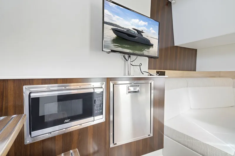 Slide: The Image of Cruisers Yachts 38 GLS 2022 - 26