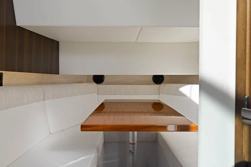 Slide: The Image of Cruisers Yachts 38 GLS 2022 - 27