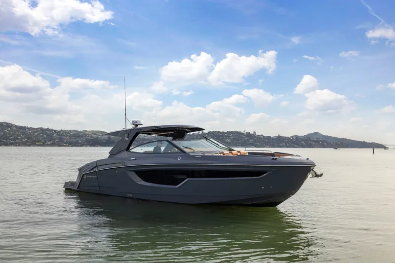 Slide: The Image of Cruisers Yachts 38 GLS 2022 - 43