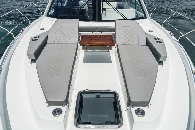 Slide: The Image of Cruisers Yachts 50 CANTIUS 2019 - 22
