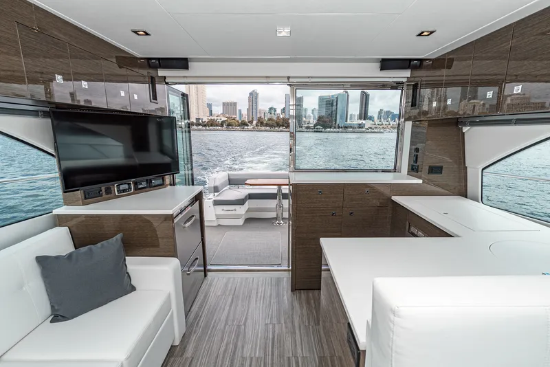 Slide: The Image of Cruisers Yachts 50 CANTIUS 2019 - 41