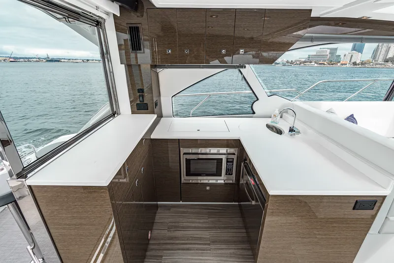 Slide: The Image of Cruisers Yachts 50 CANTIUS 2019 - 42