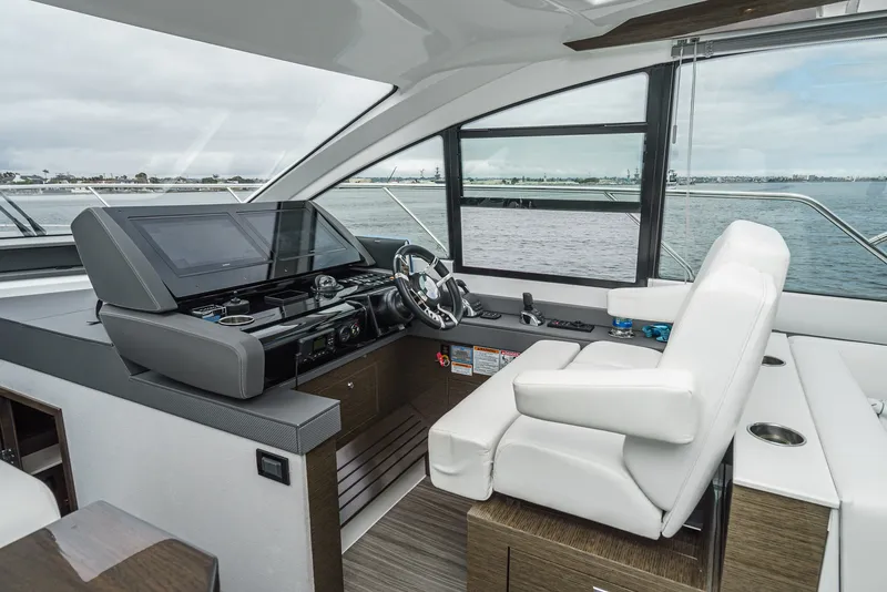 Slide: The Image of Cruisers Yachts 50 CANTIUS 2019 - 52