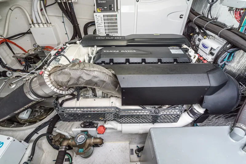 Slide: The Image of Cruisers Yachts 50 CANTIUS 2019 - 84