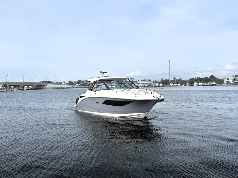 Slide: The Image of Sea Ray 320 SUNDANCER 2023 - 4