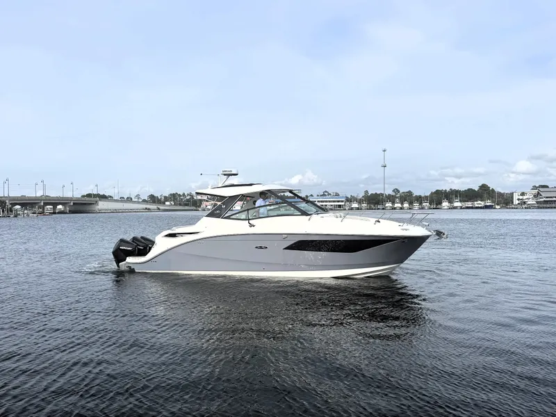 Slide: The Image of Sea Ray 320 SUNDANCER 2023 - 43