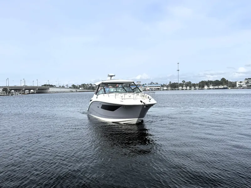 Slide: The Image of Sea Ray 320 SUNDANCER 2023 - 45