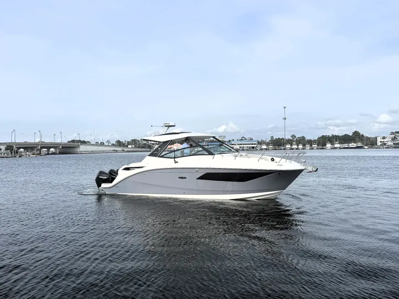 Slide: The Image of Sea Ray 320 SUNDANCER 2023 - 5