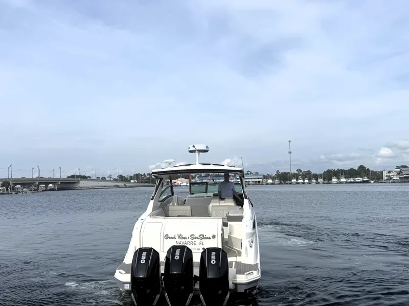 Slide: The Image of Sea Ray 320 SUNDANCER 2023 - 50