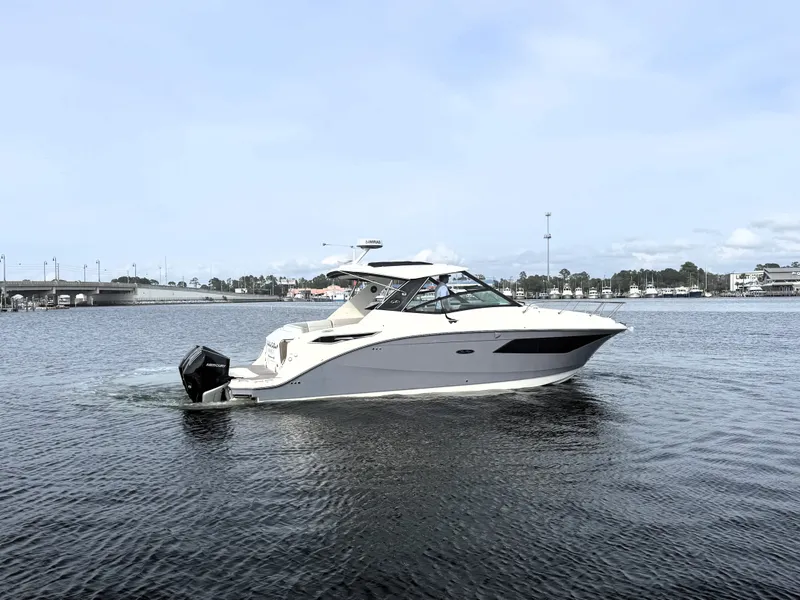 Slide: The Image of Sea Ray 320 SUNDANCER 2023 - 55