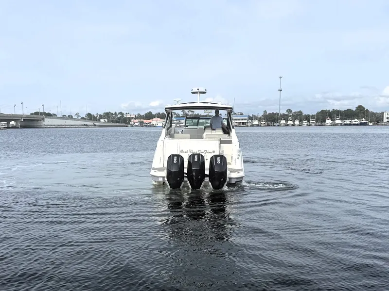 Slide: The Image of Sea Ray 320 SUNDANCER 2023 - 7