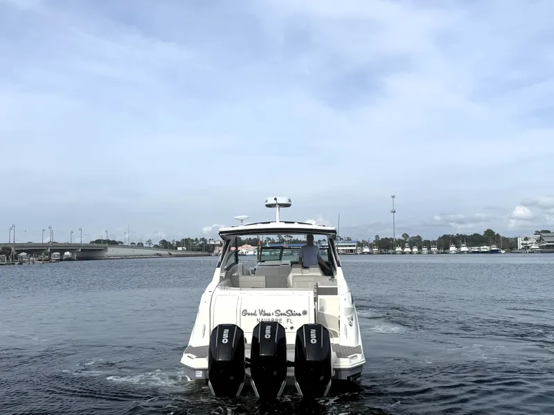 Slide: The Image of Sea Ray 320 SUNDANCER 2023 - 9