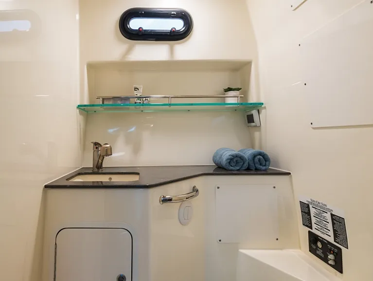 Slide: The Image of Boston Whaler 325 CONQUEST 2022 - 22