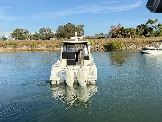 Slide: The Image of Boston Whaler 325 CONQUEST 2022 - 26