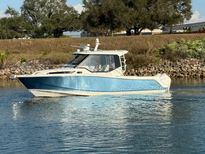 The Image of Boston Whaler 325 CQ 2022 - 0