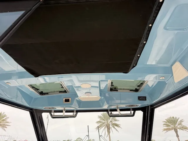 Slide: The Image of Boston Whaler 325 CQ 2022 - 10