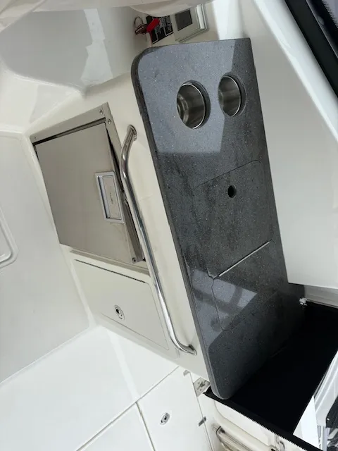 Slide: The Image of Boston Whaler 325 CQ 2022 - 14