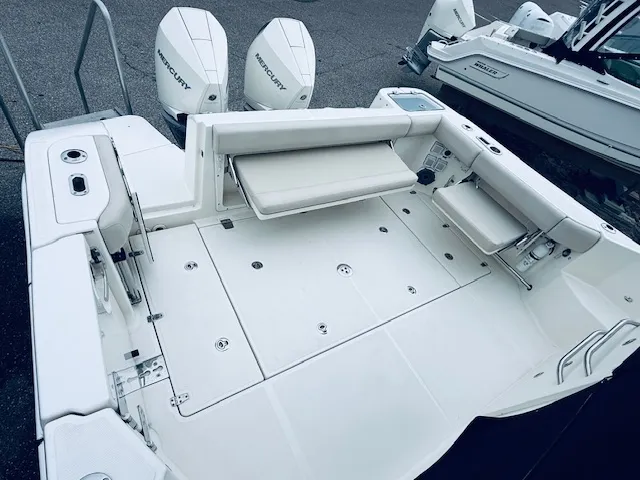 Slide: The Image of Boston Whaler 325 CQ 2022 - 5