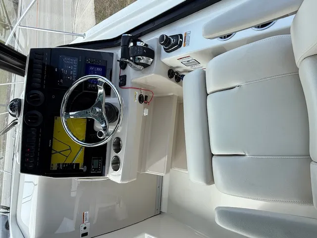 Slide: The Image of Boston Whaler 325 CQ 2022 - 7