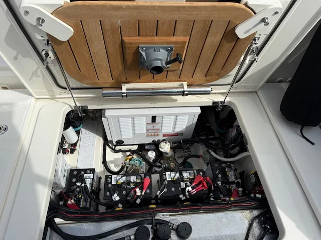 Slide: The Image of Boston Whaler 325 CQ 2022 - 8