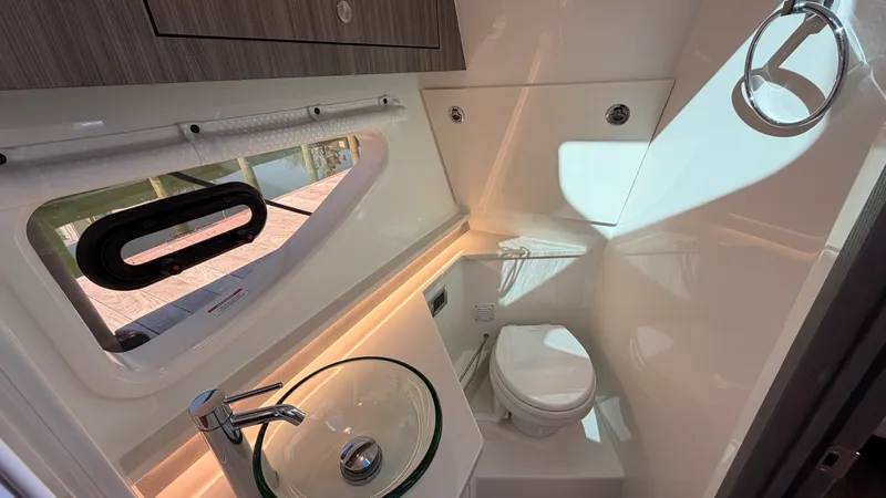 Slide: The Image of Sea Ray Sundancer 370 Outboard 2026 - 44