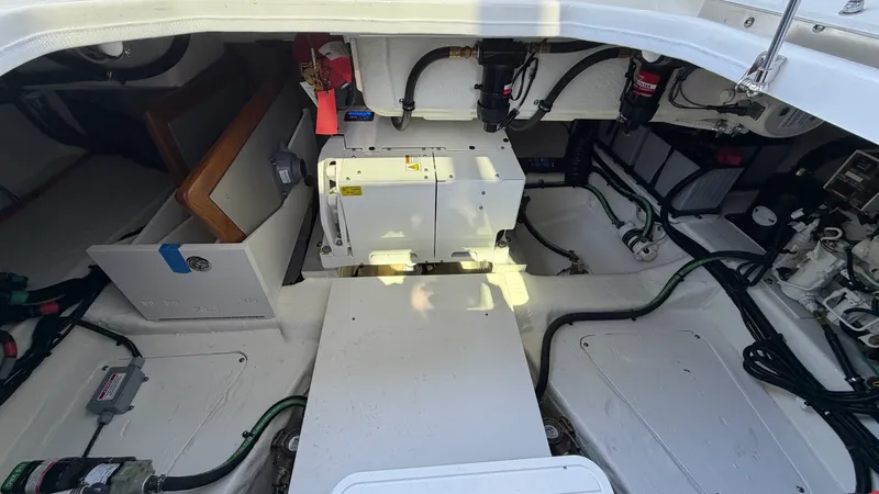 Slide: The Image of Sea Ray Sundancer 370 Outboard 2026 - 48