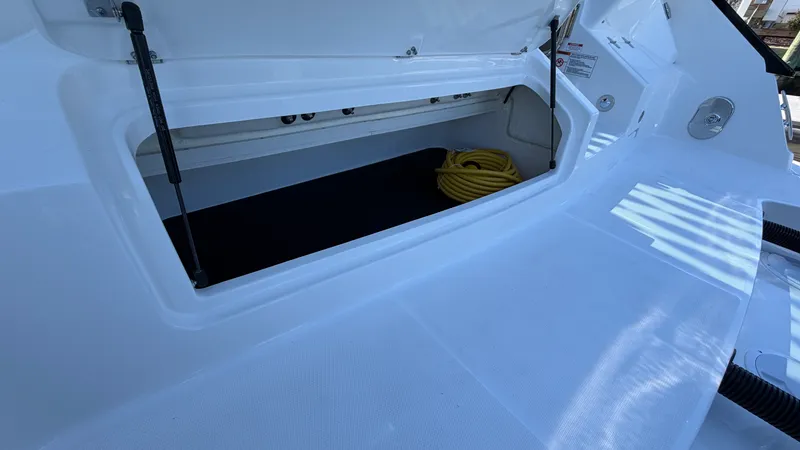 Slide: The Image of Sea Ray Sundancer 370 Outboard 2026 - 49