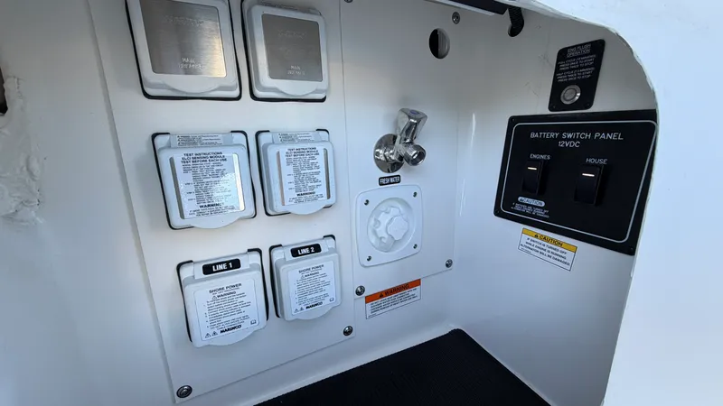 Slide: The Image of Sea Ray Sundancer 370 Outboard 2026 - 50