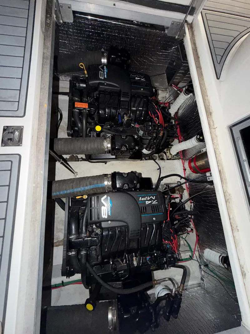 Slide: The Image of Cruisers 3575 ESPRIT 1999 - 31